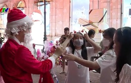 Thành phố Hồ Chí Minh trang hoàng rực rỡ đón Giáng sinh