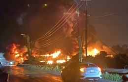 Đà Nẵng: Khống chế vụ cháy kho phế liệu trên quốc lộ 14B