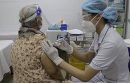 TP Hồ Chí Minh vẫn tổ chức tiêm vaccine COVID-19 xuyên Tết