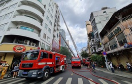 Cháy khách sạn ở trung tâm TP Hồ Chí Minh, 3 người mắc kẹt được giải cứu