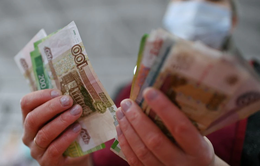 Đồng ruble Nga mất giá kỷ lục