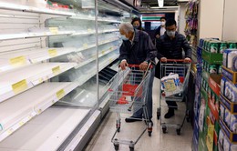 Lo ngại bị phong tỏa, người dân Hong Kong (Trung Quốc) đổ xô "dọn sạch" siêu thị, hiệu thuốc
