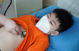 Bé trai 10 tuổi bị sốc phản vệ sau khi ngậm một viên thuốc Strepsils