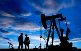 Giá dầu giảm về sát mốc 100 USD/thùng