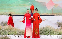 Gốm sứ Việt sống động trên tà áo dài