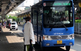 Xe bus được đón khách ở ga quốc nội Tân Sơn Nhất