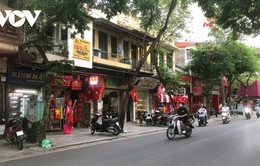 Mặt bằng kinh doanh phố cổ Hà Nội tấp nập trở lại sau 2 năm điêu đứng vì COVID-19