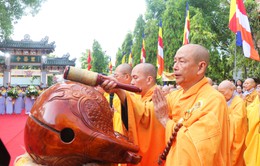 Người dân hân hoan chào mừng Đại lễ  Phật đản