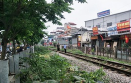 Hà Nội: Va chạm với tàu hỏa, 2 nam sinh thương vong
