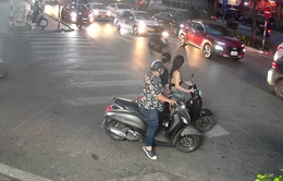Xác minh đoạn clip cô gái trẻ bị "yêu râu xanh" sàm sỡ trên đường phố Hà Nội