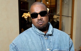 Kanye West cáo buộc Adidas "bắt chước" mẫu giày Yeezy của mình