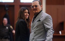 Johnny  Depp trở lại toà án vào tháng 7, tiếp tục được bảo vệ bởi nữ luật sư xinh đẹp