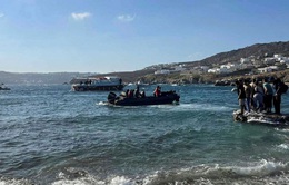 Hy Lạp giải cứu 108 người di cư ở ngoài khơi Mykonos, 4 người mất tích