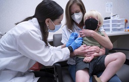 Mỹ bắt đầu tiêm vaccine phòng COVID-19 cho trẻ từ 6 tháng tuổi