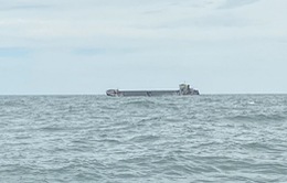 Tàu chở đá chìm ở biển Hải Phòng, 10 người thoát nạn