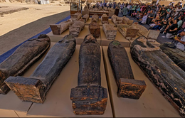 Hàng trăm quan tài cổ và tượng vàng được khai quật tại Ai Cập