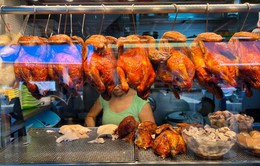 Khan hiếm thịt đe dọa các cửa hàng bán cơm gà ở Singapore