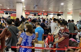 Hệ thống check-in lỗi nhiều giờ, hàng nghìn hành khách ùn ứ ở sân bay Tân Sơn Nhất
