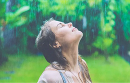 Tắm mưa có thực sự tốt cho sức khỏe?