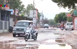 Đắk Lắk: Nhiều tuyến đường lầy lội gây tắc nghẽn giao thông