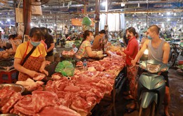 Giá thịt lợn tăng, chợ ế ẩm