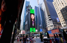 Phương Ly xuất hiện cực ngầu trên billboard quảng trường Thời Đại New York
