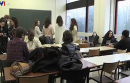 Pháp tạm dừng trục xuất sinh viên nước ngoài liên quan xung đột Ukraine