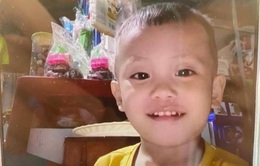 Bé trai 3 tuổi mất tích khi đang chơi trước phòng trọ