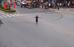 Thanh niên nghi ngáo đá, cầm hung khí náo loạn đường phố ở Sầm Sơn