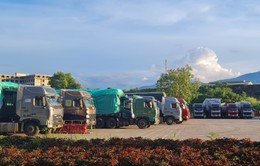 Hơn 1.000 phương tiện chở hàng "mắc kẹt" tại cửa khẩu Lào Cai