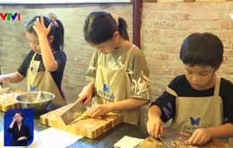 Lớp học nấu ăn miễn phí dành cho trẻ em tại chợ Đồng Xuân (Hà Nội)
