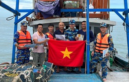 Hải đoàn 18 BĐBP tổ chức tuyên truyền, phổ biến, giáo dục pháp luật  cho ngư dân Sóc Trăng, Trà Vinh