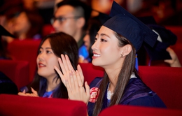 Hoa hậu Lương Thuỳ Linh rạng rỡ nhận bằng tốt nghiệp xuất sắc