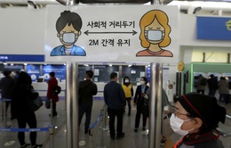 Hàn Quốc dỡ bỏ quy định đeo khẩu trang ngoài trời phòng COVID-19