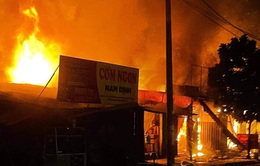 Hà Nội: Cháy chợ đêm Lĩnh Nam