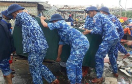 Vùng Cảnh sát biển 2 giúp dân khắc phục hậu quả bão số 4