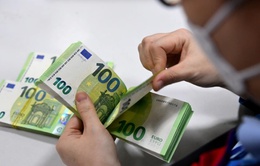 Đồng tiền chung châu Âu rẻ kỷ lục: 1 EUR không đổi được 0,99 USD