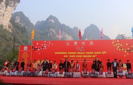 Quỹ Tấm lòng Việt trao quà Tết sớm tại tỉnh Tuyên Quang