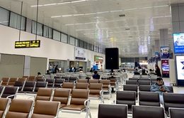Sân bay Nội Bài thưa thớt trong sáng ngày đầu năm mới