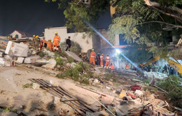 Tòa nhà 4 tầng đổ sập ở Ấn Độ khiến 3 người thiệt mạng, nhiều người bị mắc kẹt