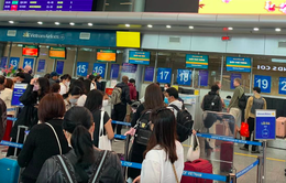 Hành khách tăng đột biến ở Tân Sơn Nhất mùng 5 Tết