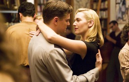 Kate Winslet thừa nhận "khó xử" khi đóng "cảnh nóng" với Leonardo DiCaprio trước mặt chồng