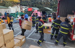 Đoàn cứu hộ Việt Nam trao tặng 2 tấn thuốc, thiết bị y tế cho Thổ Nhĩ Kỳ