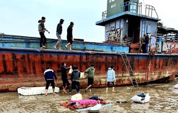 Quảng Ninh: Một người lái sà lan rơi xuống biển tử vong​