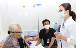 Phòng bệnh viêm phổi ở người già