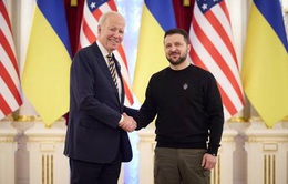 Tổng thống Mỹ bất ngờ tới thăm Ukraine, cam kết tiếp tục viện trợ quân sự