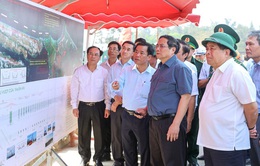 Thủ tướng kiểm tra tiến độ cầu vượt cửa biển Thuận An; thăm Bảo tàng Cổ vật cung đình Huế