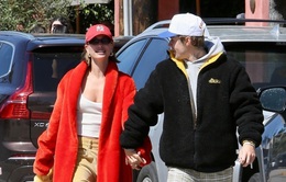 Justin Bieber và vợ vẫn mặn nồng hậu lùm xùm với Selena Gomez