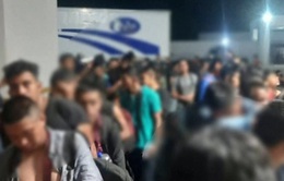 Mexico phát hiện 103 trẻ vị thành niên trong xe đầu kéo