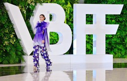 Ấn tượng BST áo dài tại sự kiện tôn vinh thời trang và nhan sắc Việt